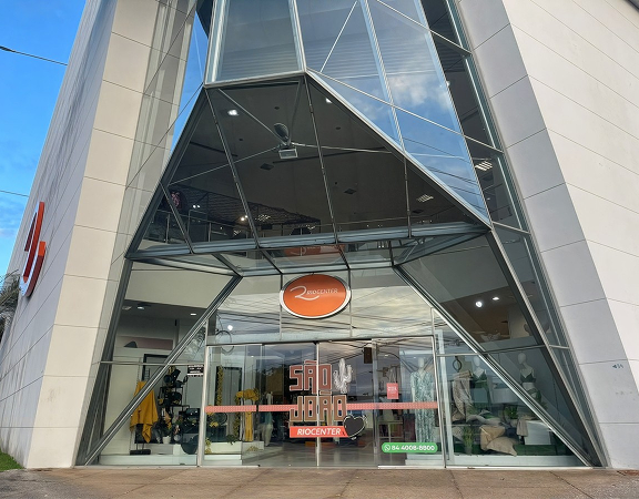 Fachada de uma loja Rio Center