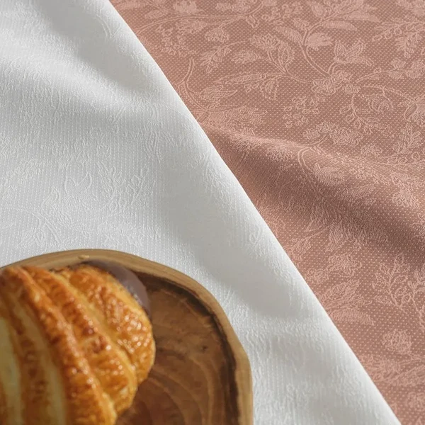 TOALHA DE MESA RETANGULAR DELICATA 160X270 BRANCO KARSTEN