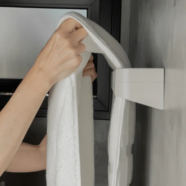 TOALHEIRO HORIZONTAL OU ELEVE PARA PAREDE